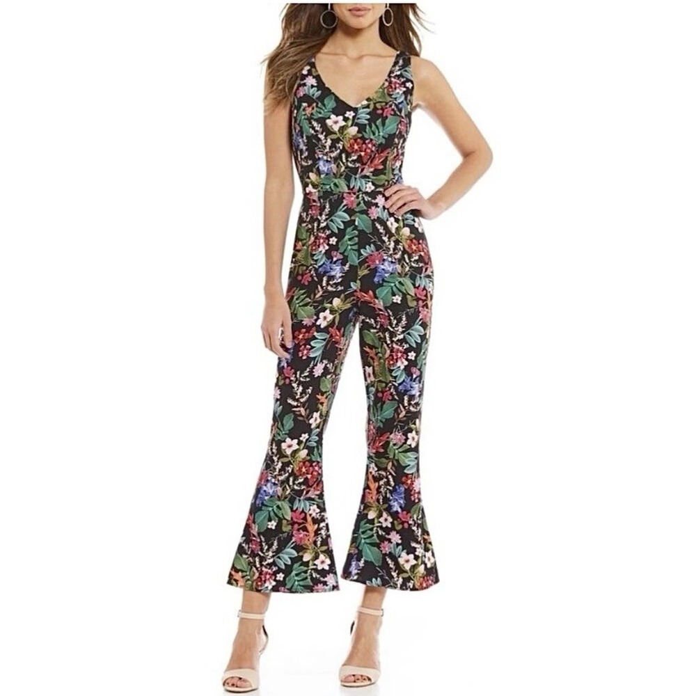 Gianni Bini Sophia Jumpsuit Black Floral V-Neck Cropped Flare Leg Size 4 NEW NWT